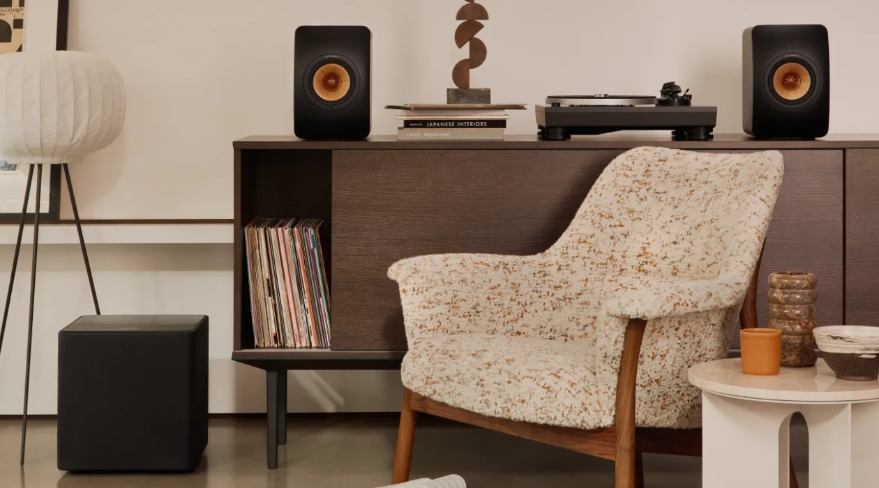 KEF-Kube10mIELS50W-lifestyle2