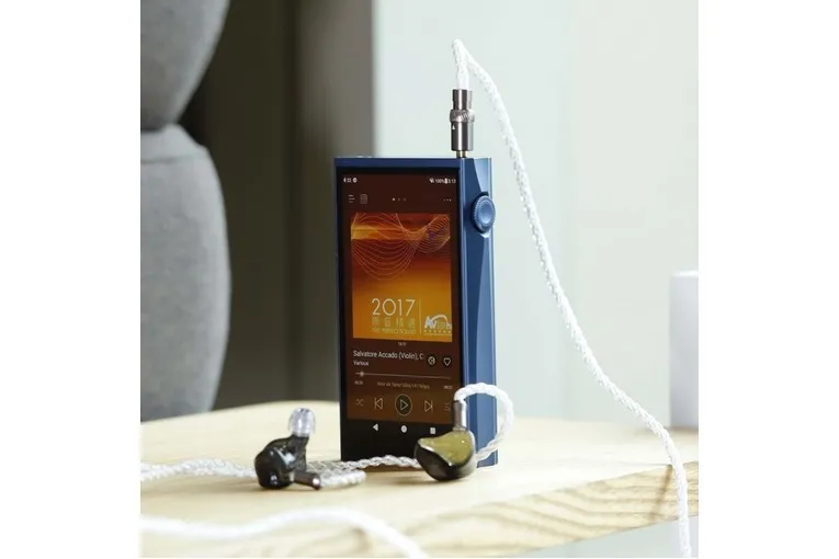 shanling-m7t-with-headphones shanling m7t con cuffie